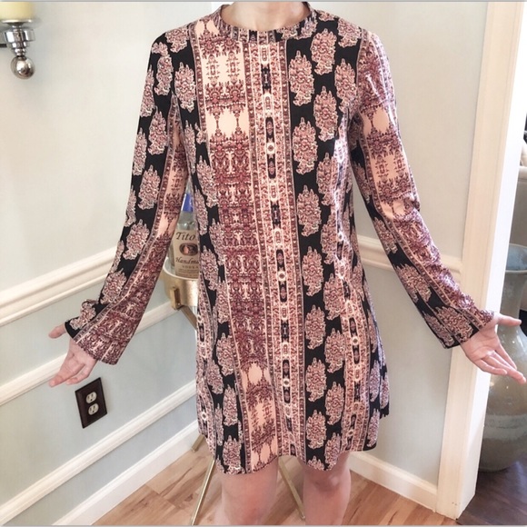 ⬇️price drop ⬇️HP👏🏽⭐️BCBG colorful dress with designs - Picture 2 of 9